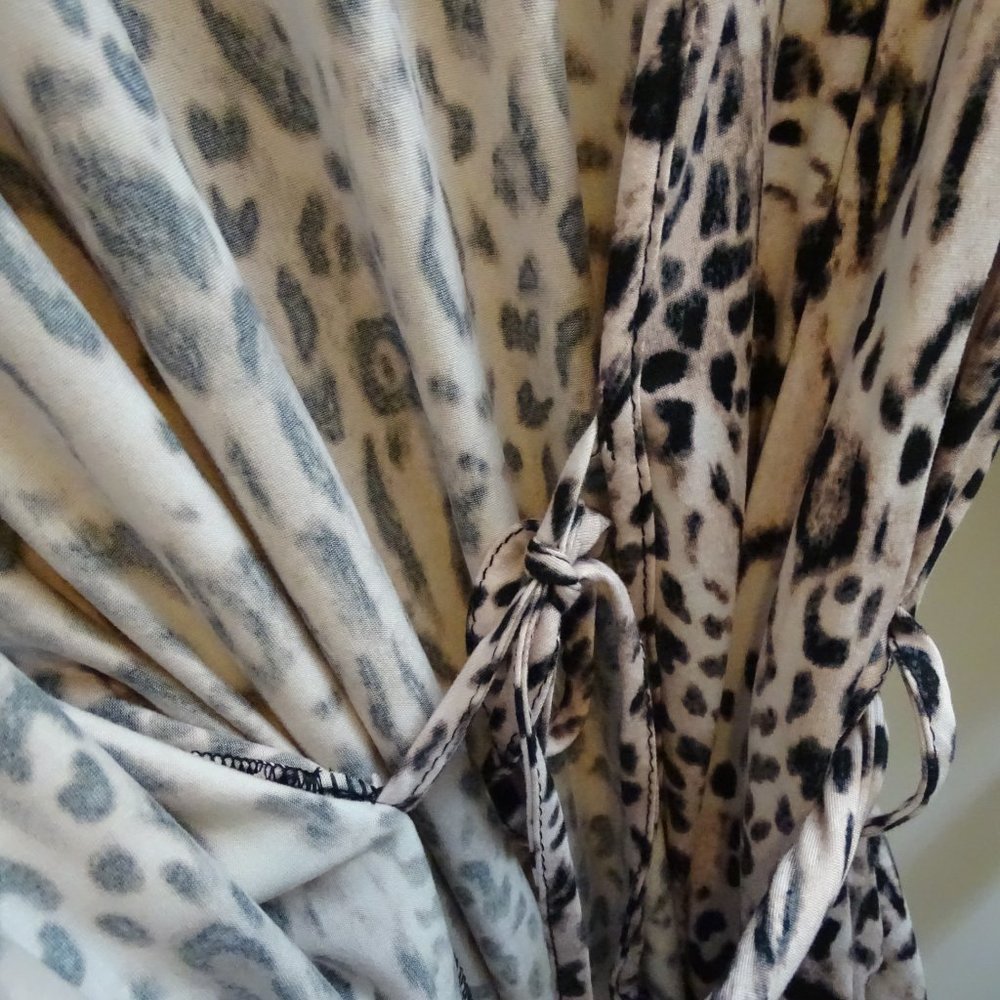 Secret Treasure Leopard Robe L-XL - Picture 4 of 6